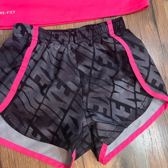Nike Girl 4T- Hot Pink Top and Black Shorts Set - Picture 2 of 8